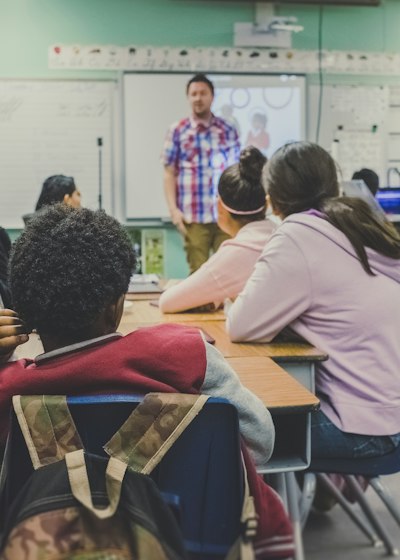 Belajar dengan tablet di kelas